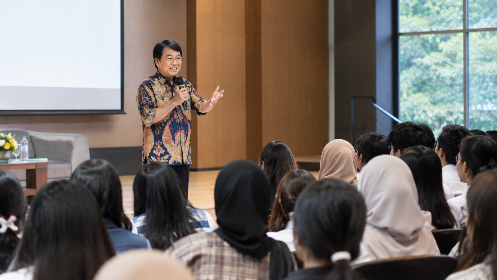 Technology Should Strengthen Humanity, Not Replace It - Klinik Digital